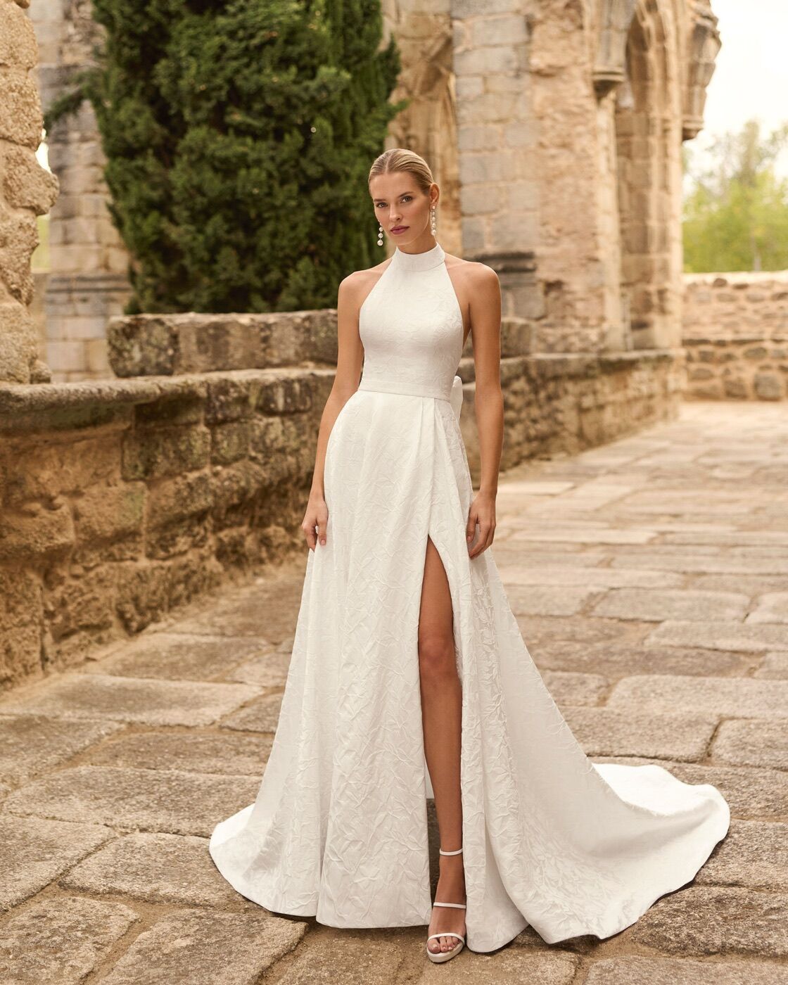 Rochie de mireasă cu spatele gol