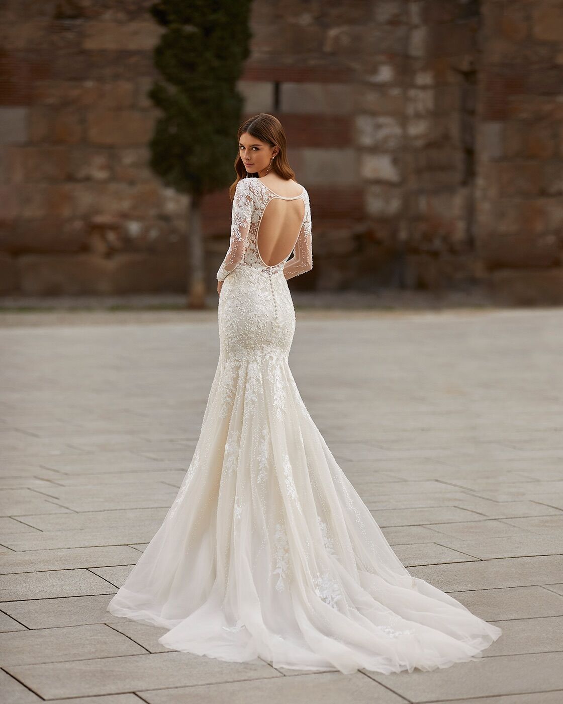 Rochie de mireasă cu mâneci lungi și trenă